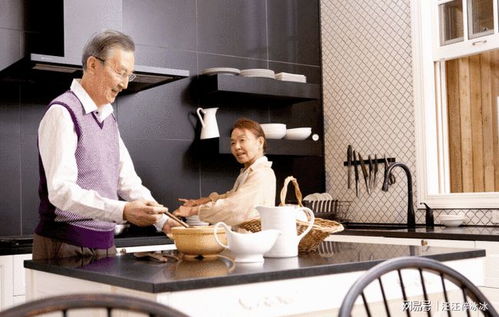 50歲阿姨自訴 當(dāng)住家保姆工資8000元,掙錢(qián)很多,但每天卻很糾結(jié)
